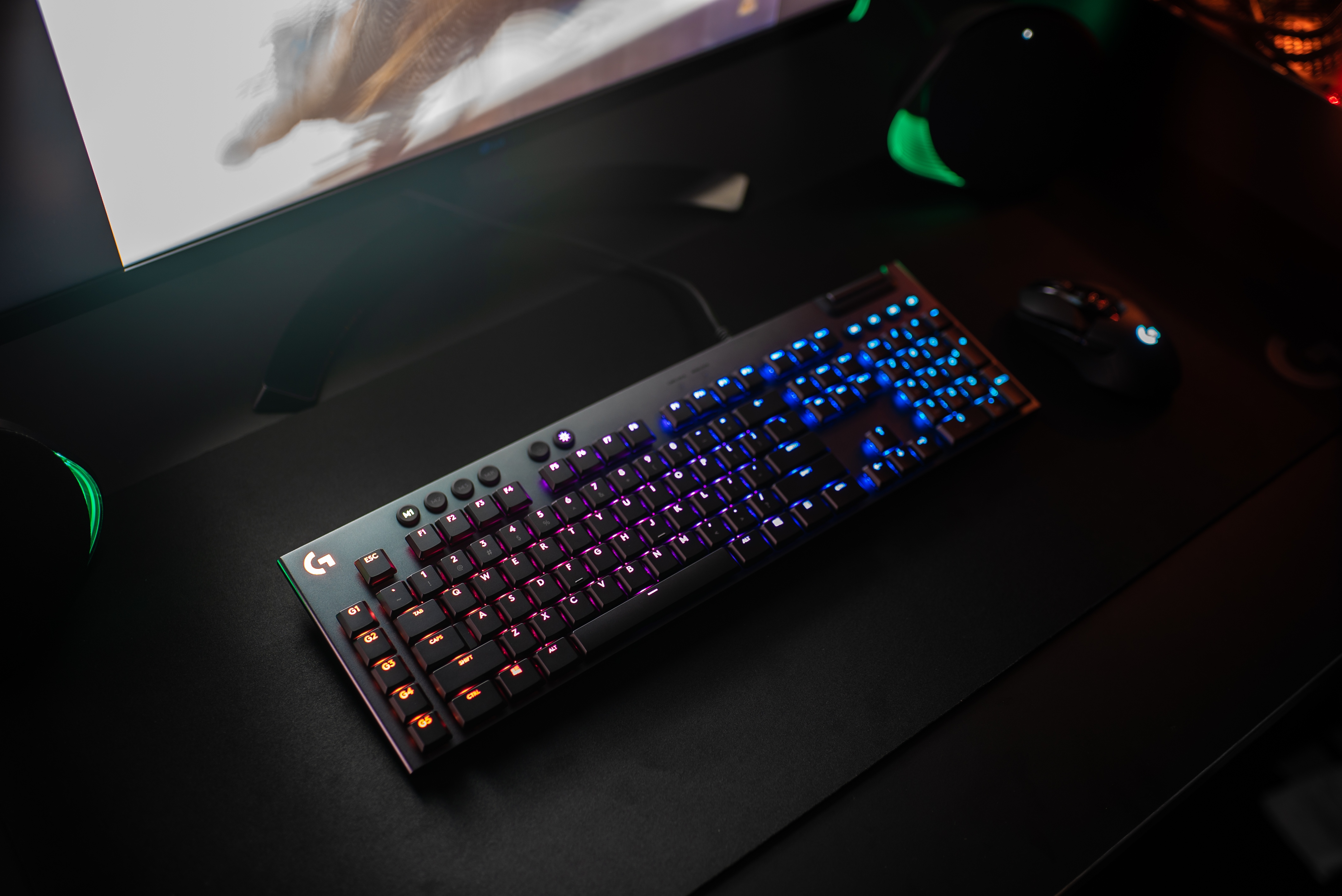 Logitech g815